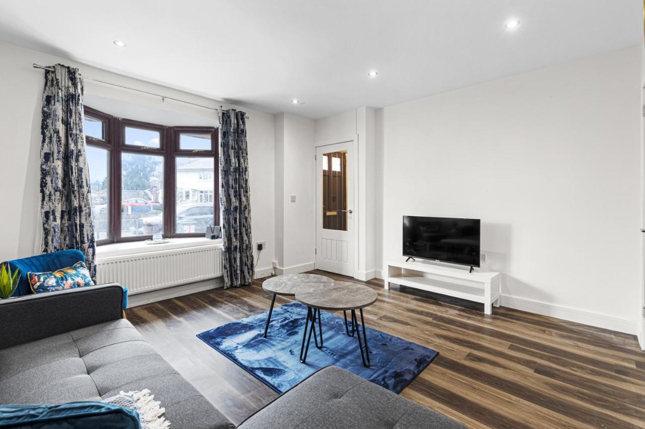 Walsall - 4 Bedroom House, Wi-Fi, Garden , Sleeps 8 - Jrr Stays Bescot Luaran gambar
