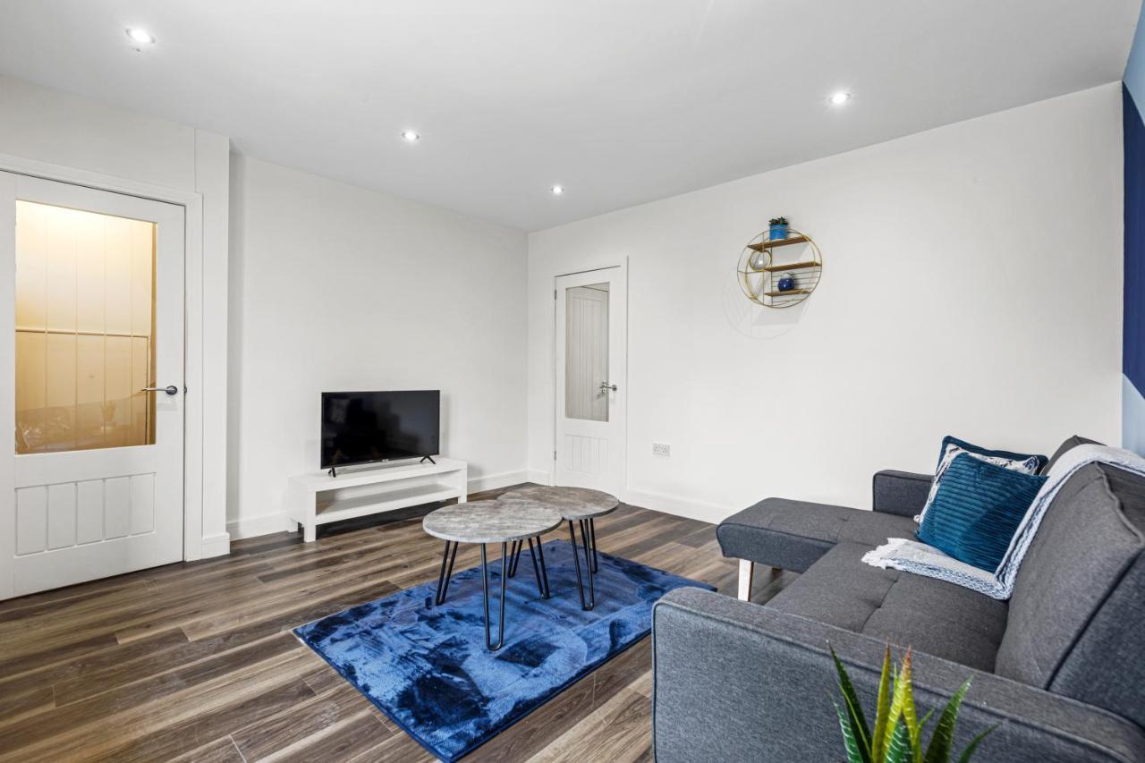 Walsall - 4 Bedroom House, Wi-Fi, Garden , Sleeps 8 - Jrr Stays Bescot Luaran gambar