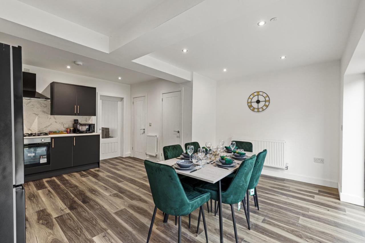 Walsall - 4 Bedroom House, Wi-Fi, Garden , Sleeps 8 - Jrr Stays Bescot Luaran gambar