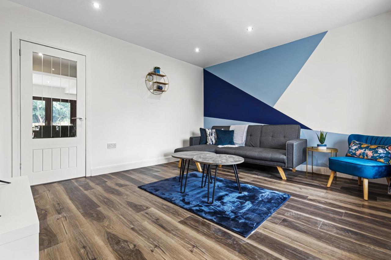 Walsall - 4 Bedroom House, Wi-Fi, Garden , Sleeps 8 - Jrr Stays Bescot Luaran gambar