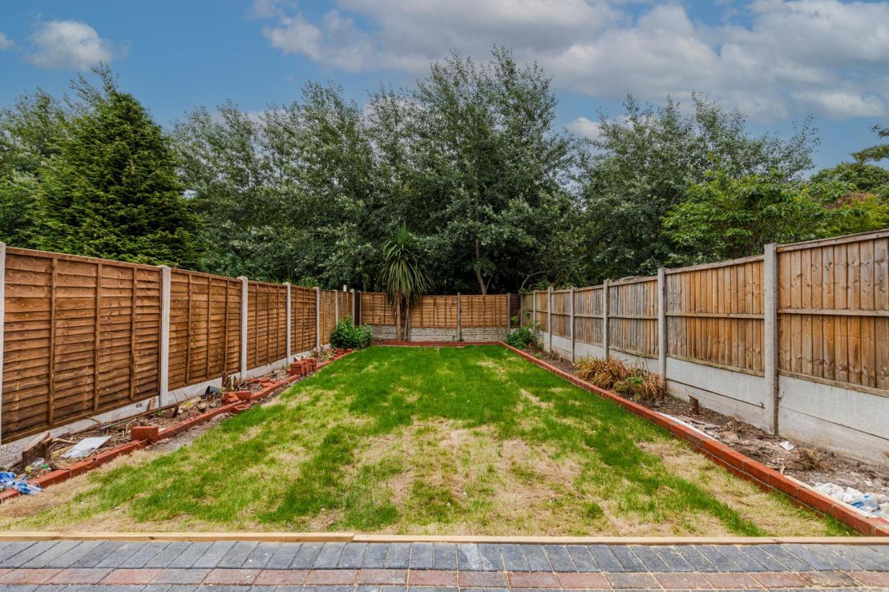 Walsall - 4 Bedroom House, Wi-Fi, Garden , Sleeps 8 - Jrr Stays Bescot Luaran gambar