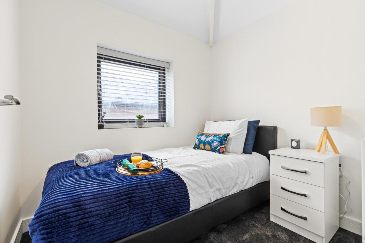 Walsall - 4 Bedroom House, Wi-Fi, Garden , Sleeps 8 - Jrr Stays Bescot Luaran gambar