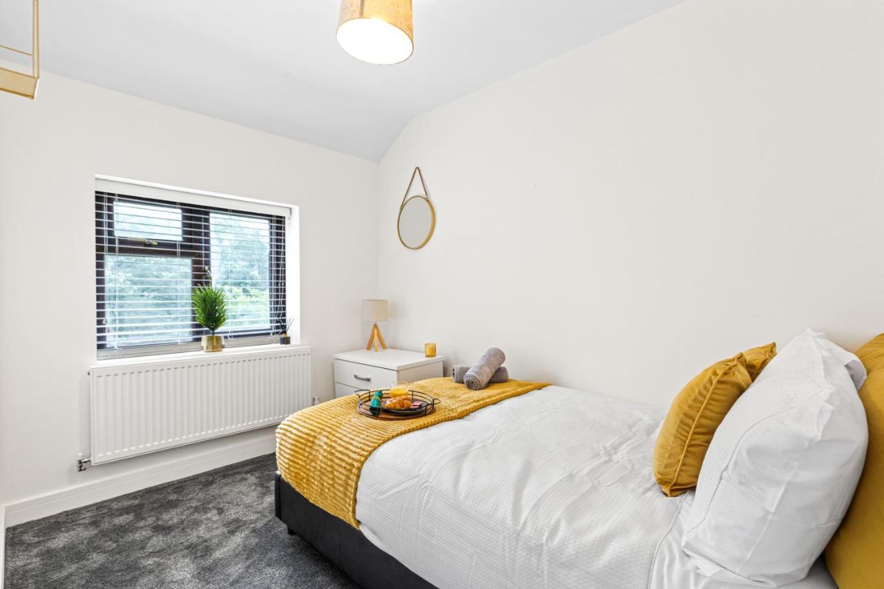 Walsall - 4 Bedroom House, Wi-Fi, Garden , Sleeps 8 - Jrr Stays Bescot Luaran gambar