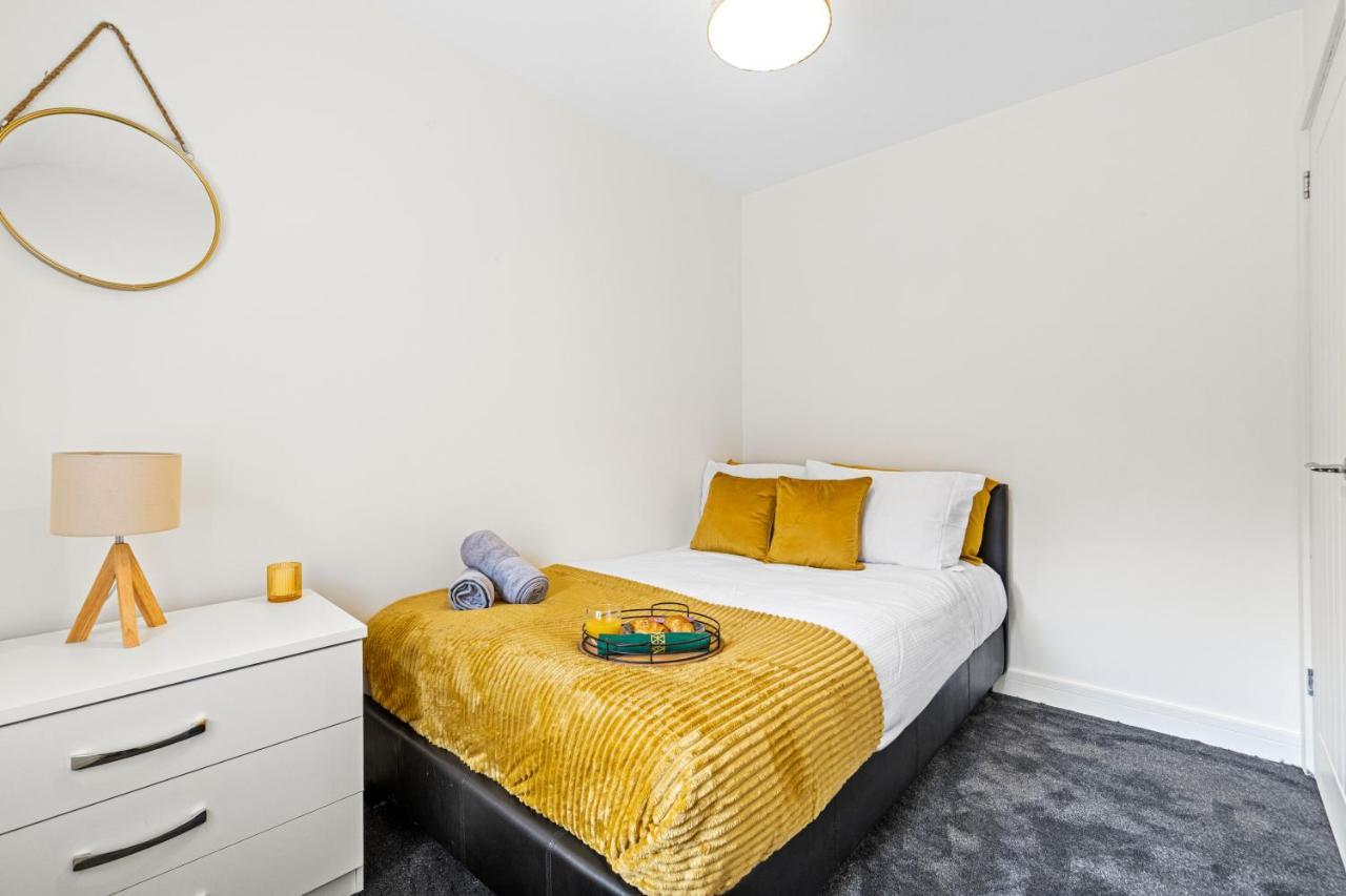 Walsall - 4 Bedroom House, Wi-Fi, Garden , Sleeps 8 - Jrr Stays Bescot Luaran gambar